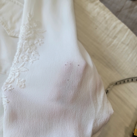 Josette with Rose Embroidery Blouse from Kut from the Kloth size M - Picture 14 of 17